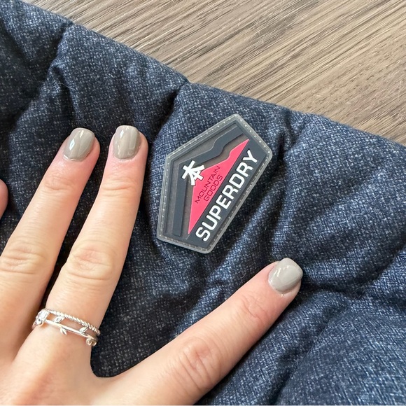 Superdry Mountain Goods Kids Medium Charcoal Grey Hooded Puffer Jacket Quilted - Picture 3 of 4